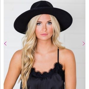 NWT Pink Lily black hat